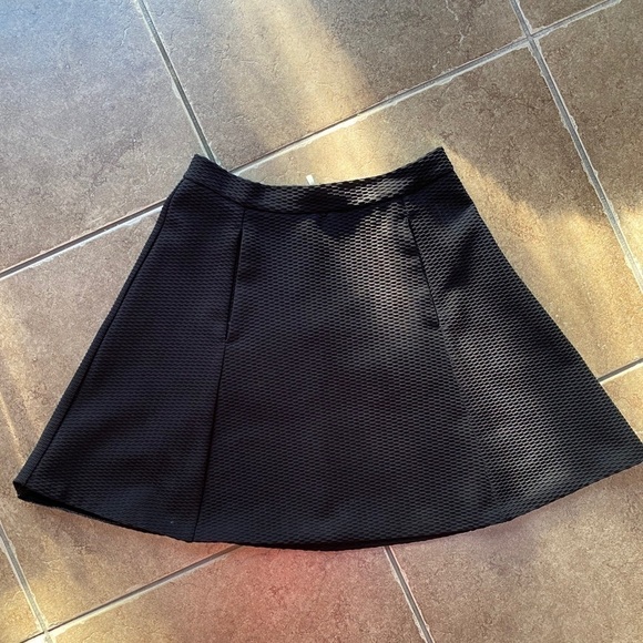 Black circle skirt size XS by Dynamite - Picture 1 of 4